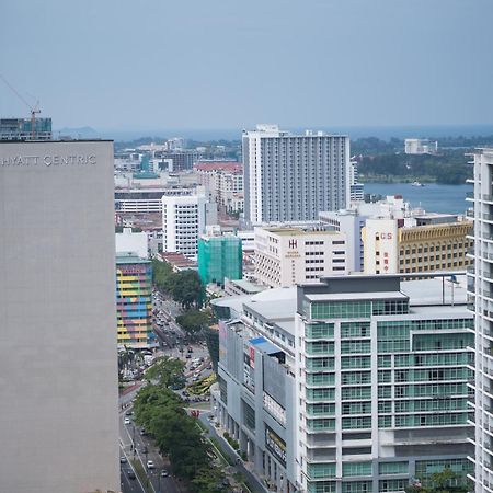 Petronella Suites Apartment @ Jesselton Quay Кота Кинабалу Екстериор снимка