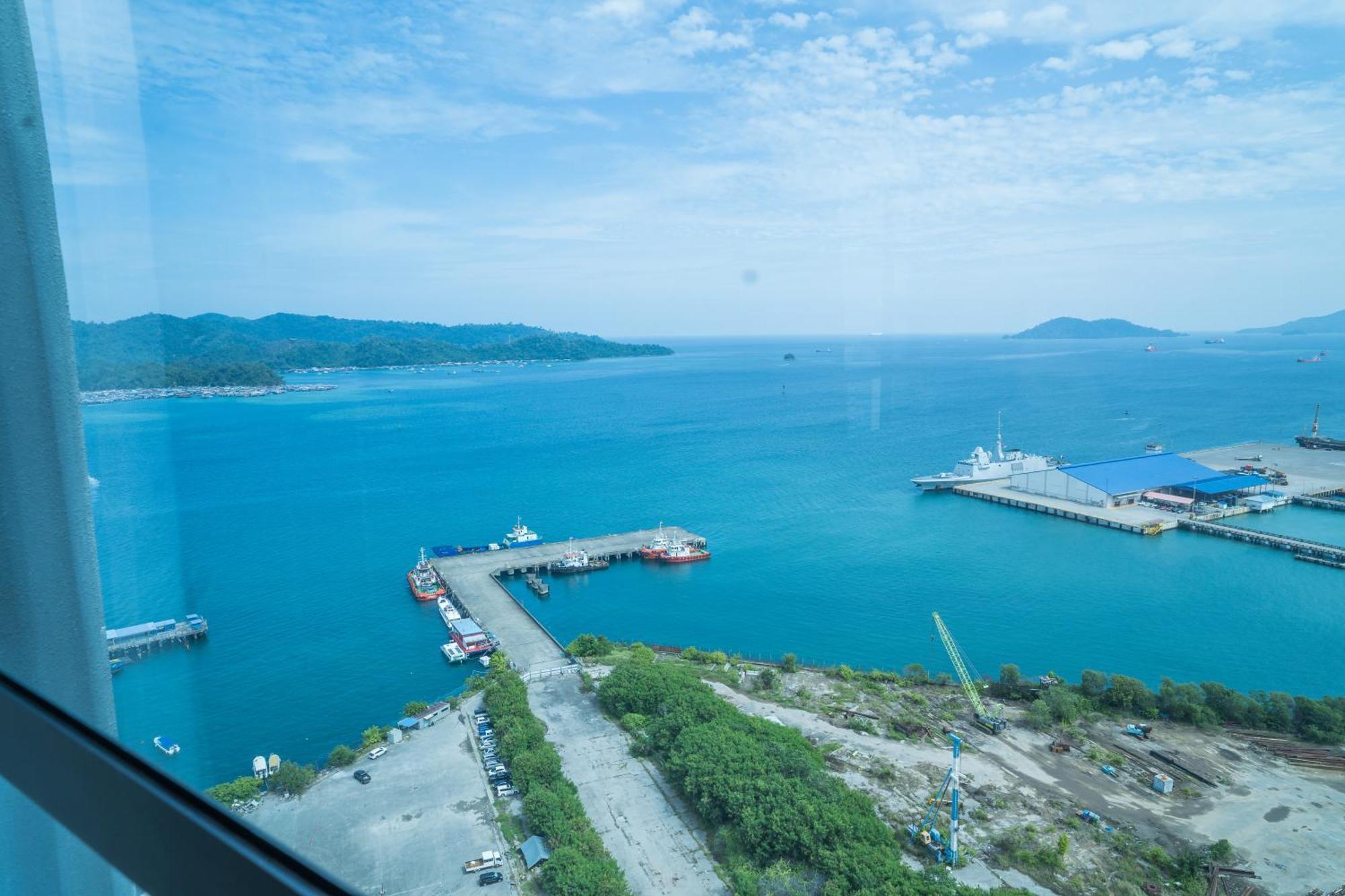 Petronella Suites Apartment @ Jesselton Quay Кота Кинабалу Екстериор снимка