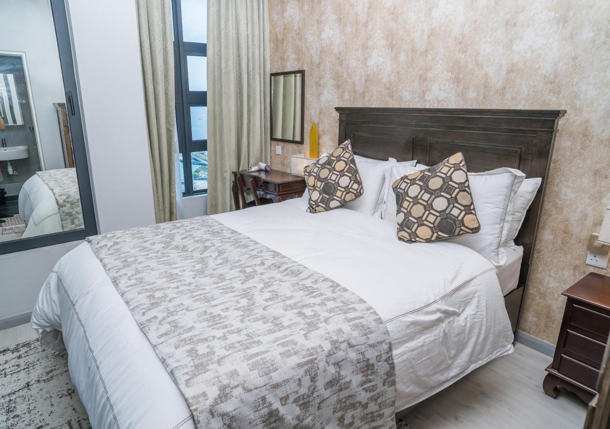 Petronella Suites Apartment @ Jesselton Quay Кота Кинабалу Екстериор снимка