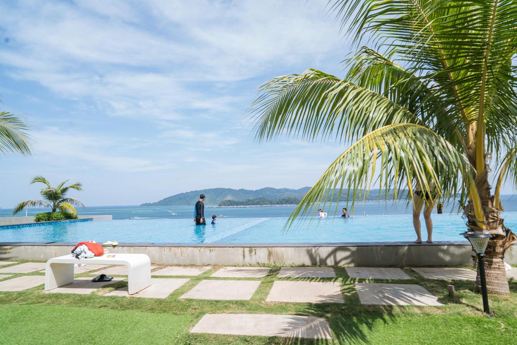 Petronella Suites Apartment @ Jesselton Quay Кота Кинабалу Екстериор снимка